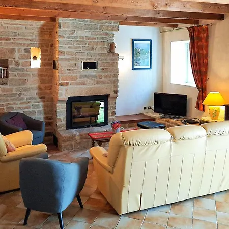 Hébergement de vacances 4 Bedroom Stunning In Carnoet Clohars-Carnoët