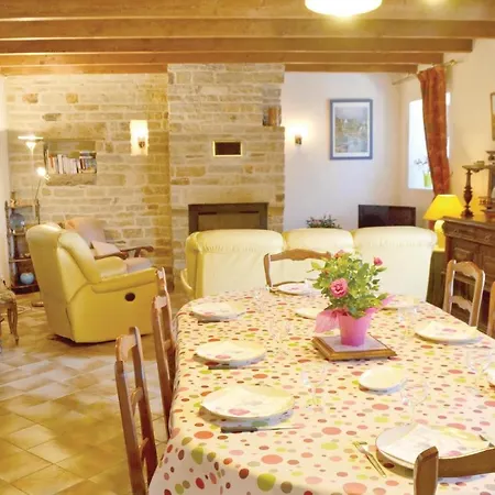 Hébergement de vacances 4 Bedroom Stunning In Carnoet Clohars-Carnoët