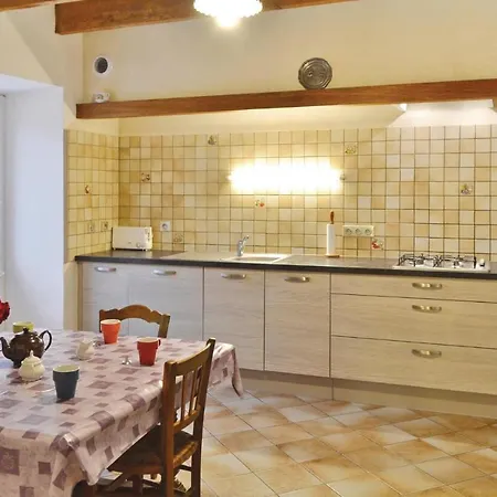 Holiday home 4 Bedroom Stunning In Carnoet *