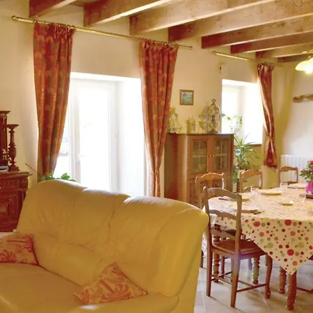 Holiday home 4 Bedroom Stunning In Carnoet *